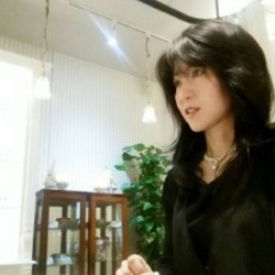 愛山 玲央先生
