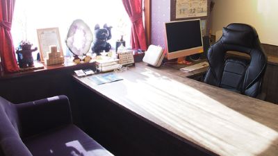 天然石・宝石・占い専門店 パワーストーンカフェPEACOCK