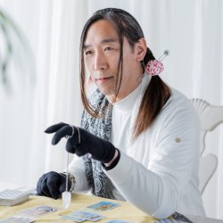 岐絽諏ひゅーが先生