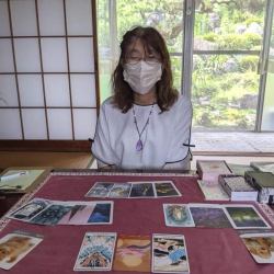 カウンセラー〈お告げ人R〉虹色ユニコーンの占い師